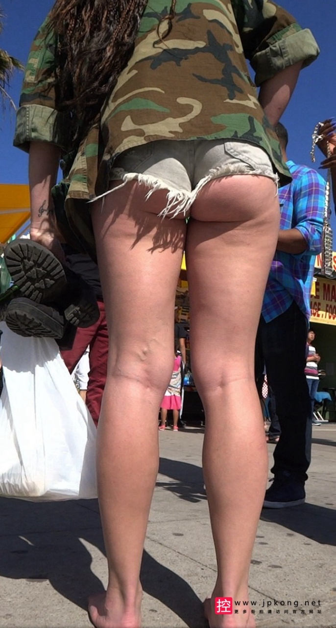 牛仔热裤白妇漂亮洋妞圆圆的PG[MP4/923M]