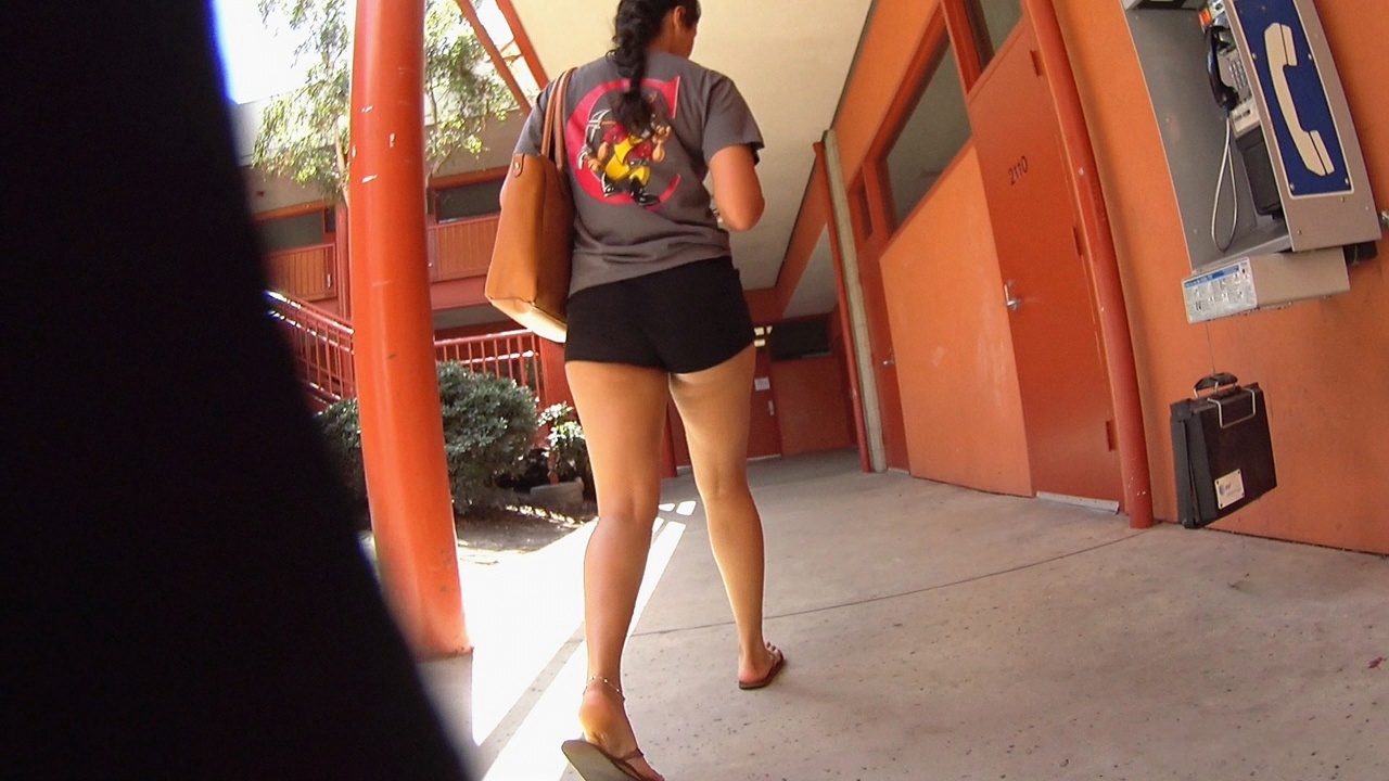 被火警惊吓的黑色短裤饱满圆臀女大学生[667M/MOV]