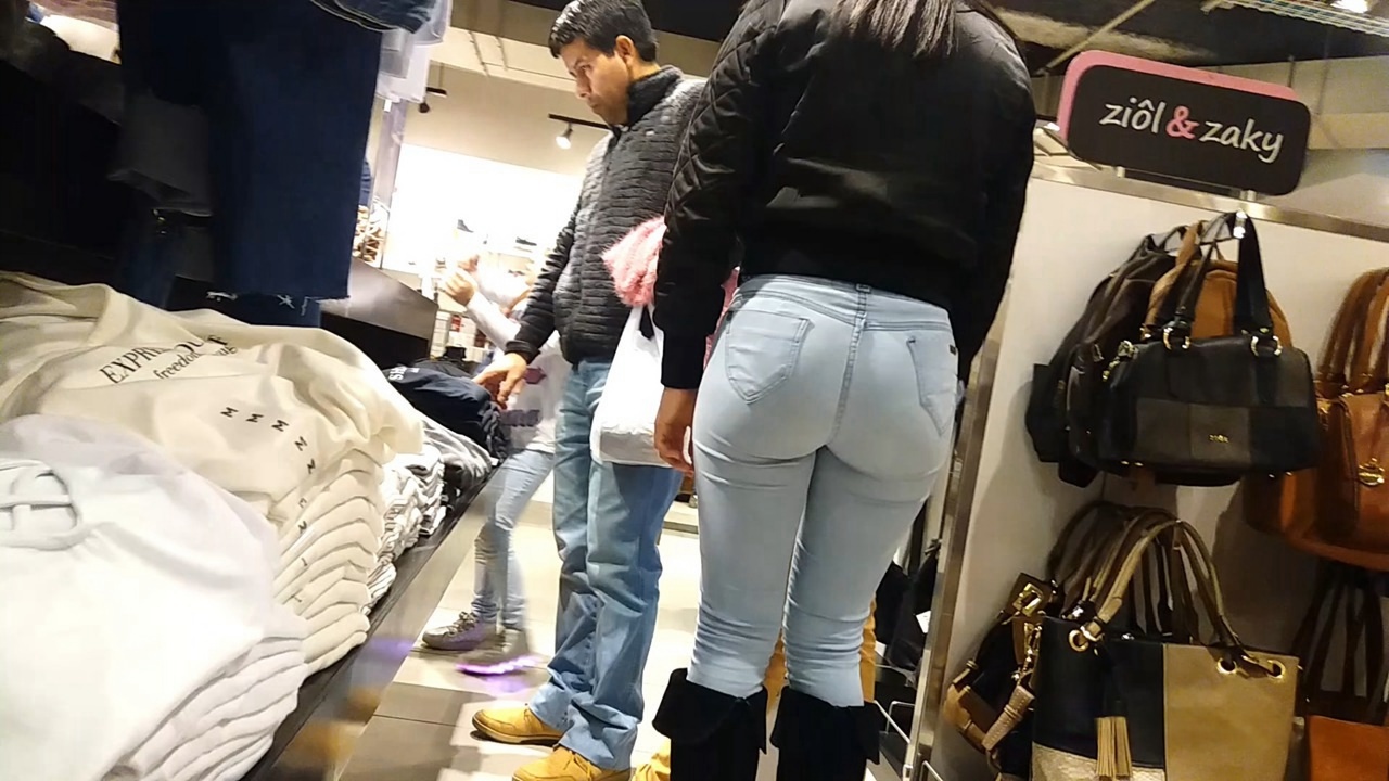 浅蓝色紧身牛仔裤极品饱满圆润翘臀洋妞[483M/MP4]