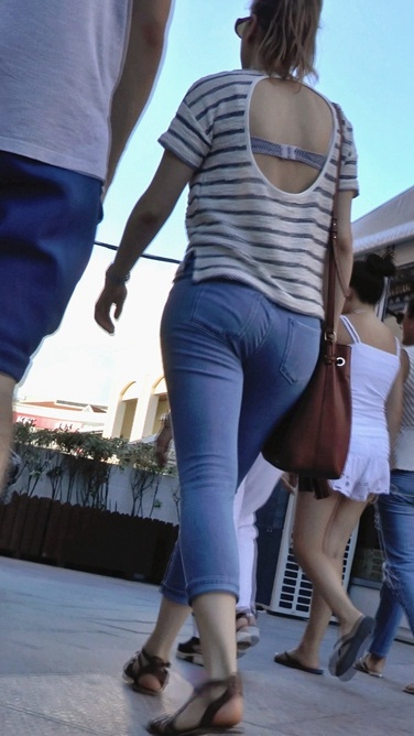 紧身牛仔裤外国美眉[177M/M2TS]