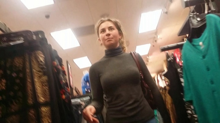 商场买衣服的蓝牛丰满翘臀金发MM[MP4-156M]