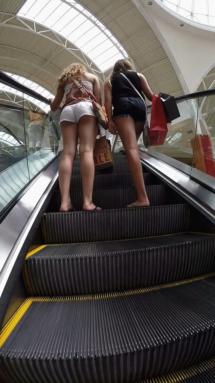 白色热裤洋妞，极品紧绷圆润翘臀诱惑[207M/MP4]