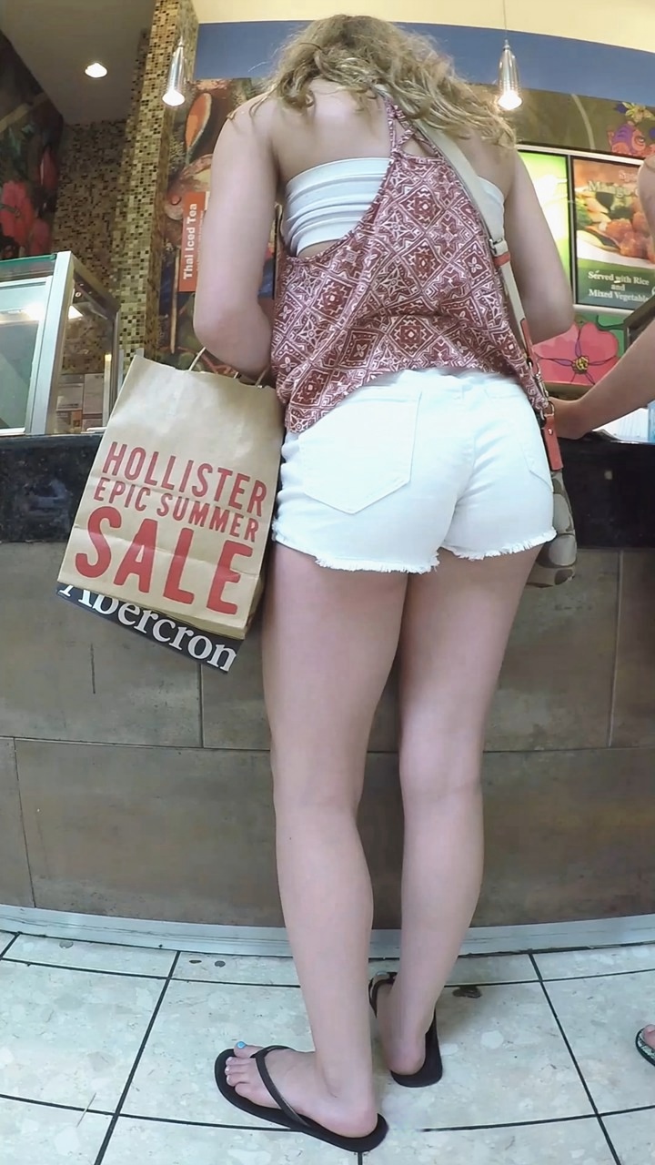 白色热裤洋妞，极品紧绷圆润翘臀诱惑[207M/MP4]