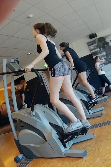 在健身房很短的短裤可爱女孩[166M/MP4]