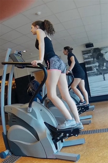 在健身房很短的短裤可爱女孩[166M/MP4]