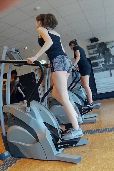 在健身房很短的短裤可爱女孩[166M/MP4]