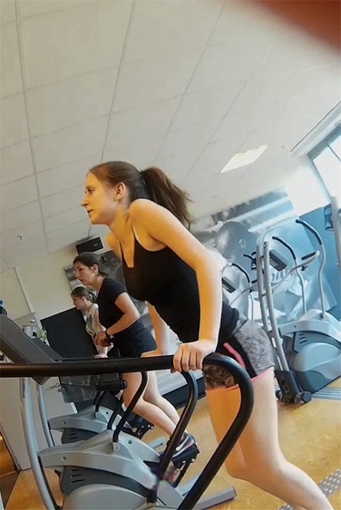 在健身房很短的短裤可爱女孩[166M/MP4]