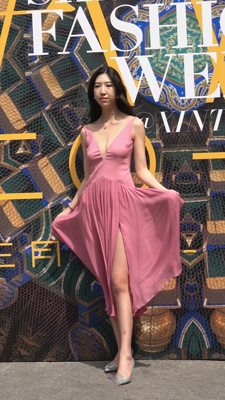 4K-商场拍摄两个紧身包臀裙MT圆臀漂亮美眉M003[485M]