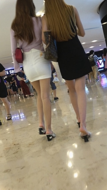 4K-商场拍摄两个紧身包臀裙MT圆臀漂亮美眉M003[485M]