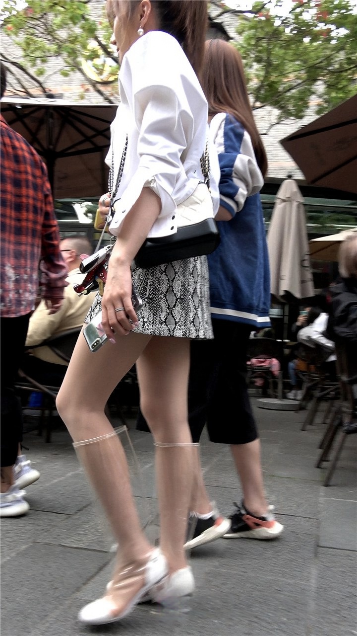 4K-豹纹裙长腿长靴街拍美女DJ457[988M]