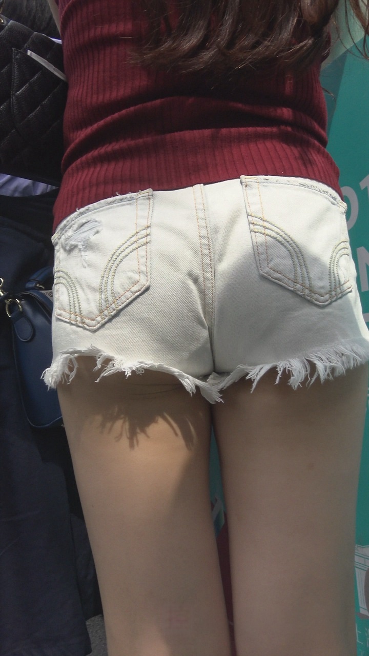 丰腴吊带红衣热裤美女DJ827[2.2G]