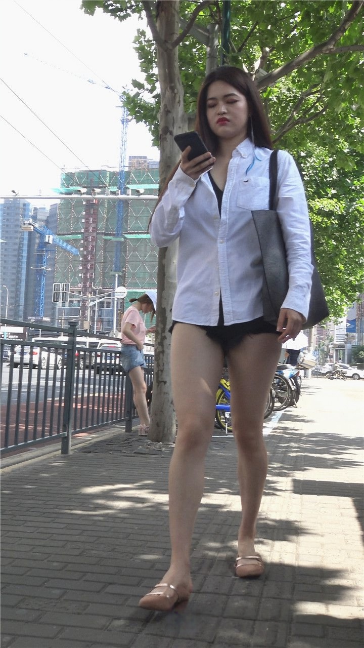 4K-街拍黑色热裤极品长腿美女第1季T105[1.22G]