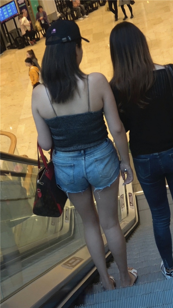 4K-蓝色牛仔热裤极品长腿饱满圆润翘屯美女[761M]