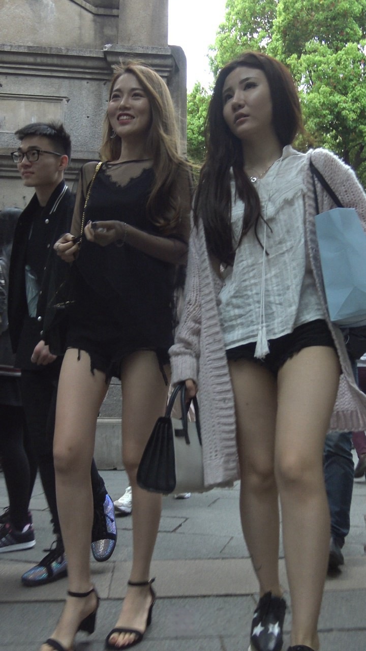 4K-性感热裤长腿街拍高跟美女 [1.08G]