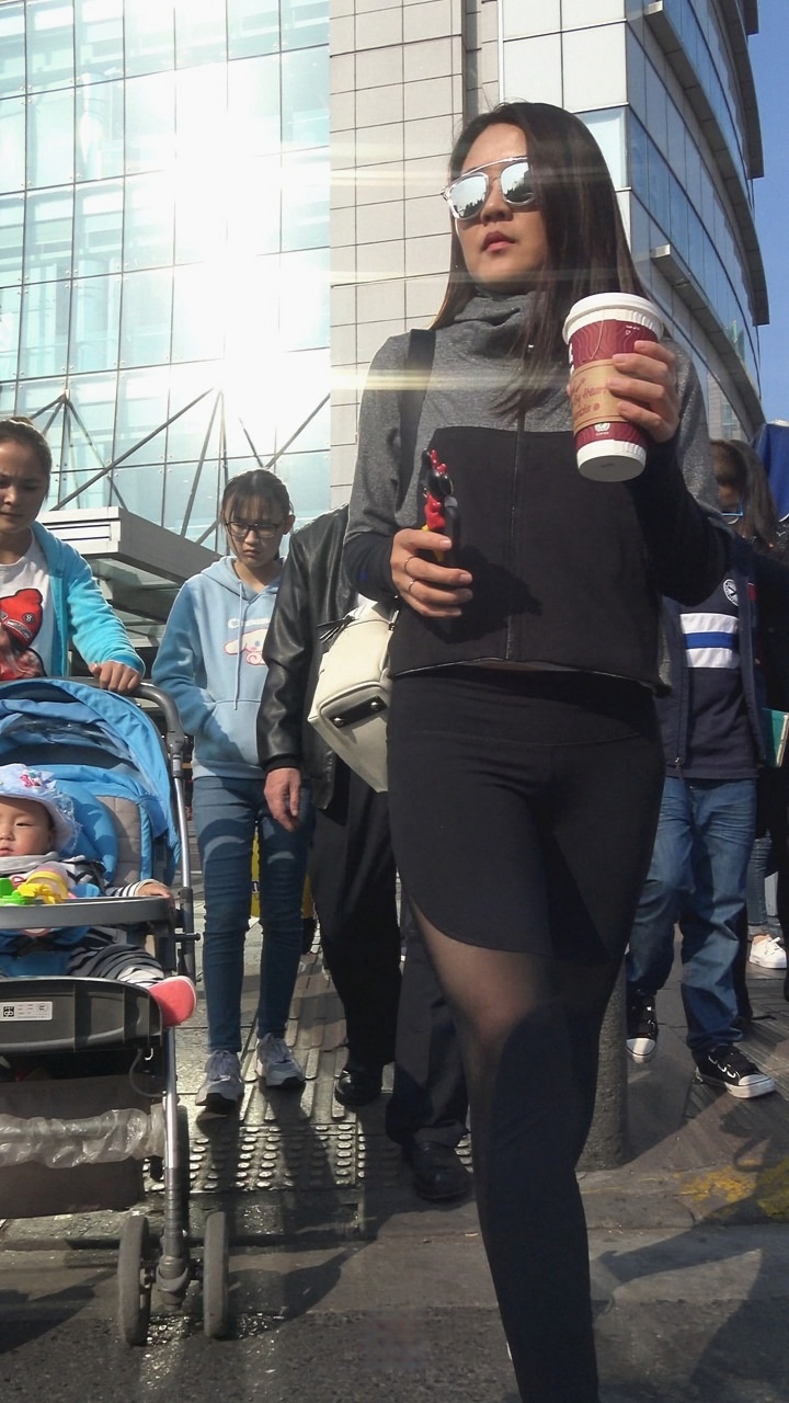 4K-黑色瑜伽裤极品前三角美女坐地铁第1季T034[985M]