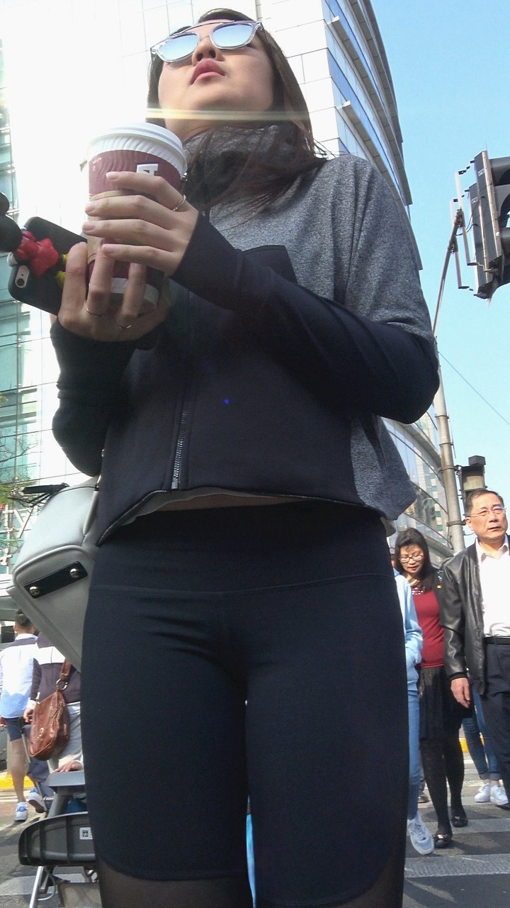 4K-黑色瑜伽裤极品前三角美女坐地铁第1季T034[985M]