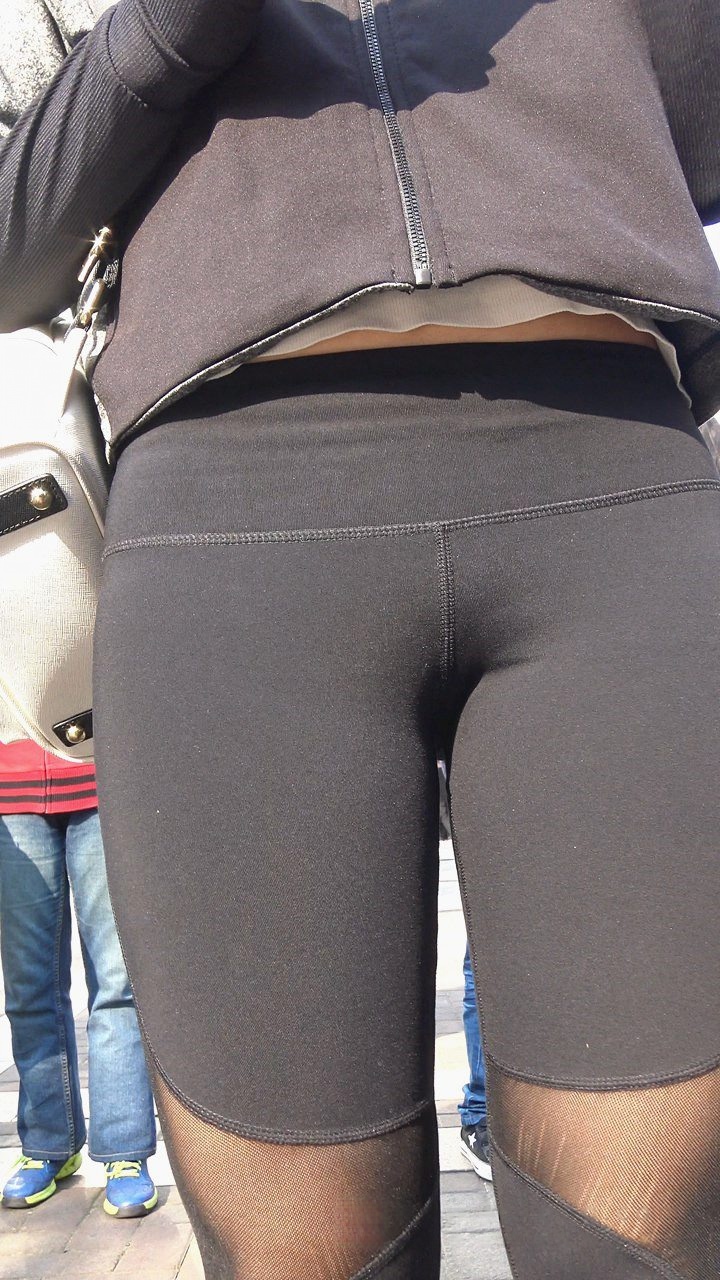 4K-黑色瑜伽裤极品前三角美女坐地铁第1季T034[985M]