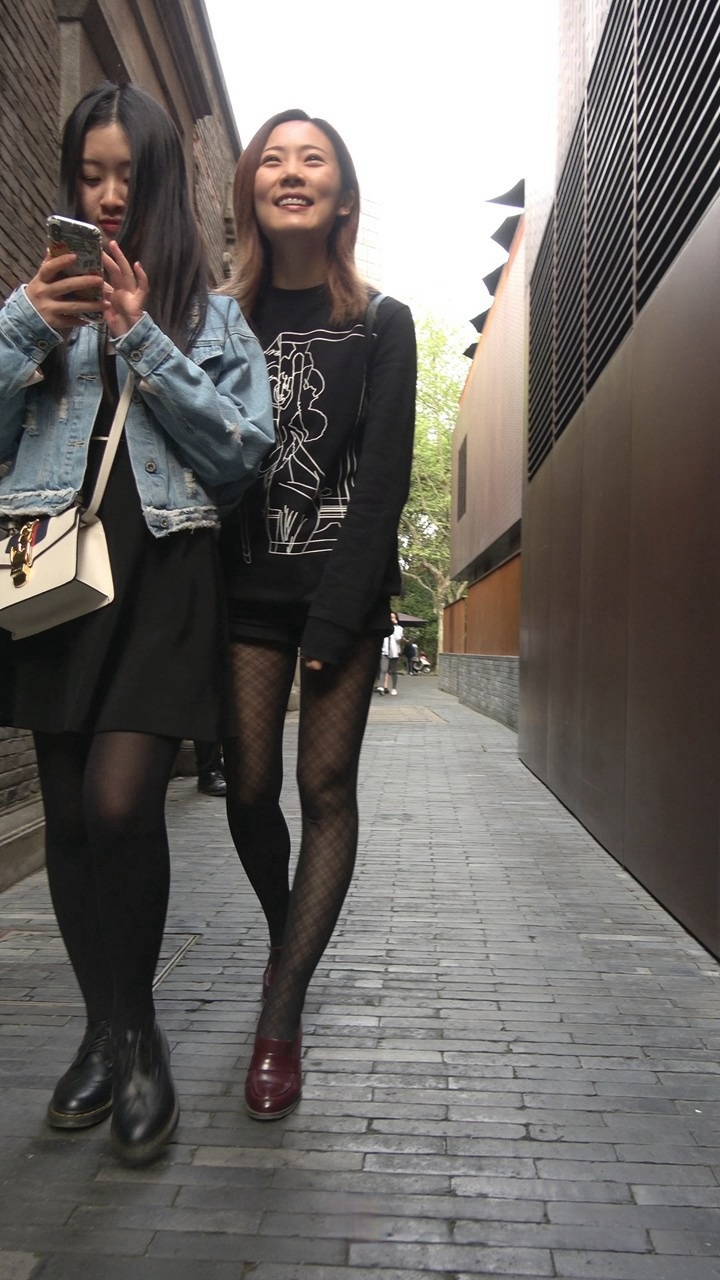 4K-性感街拍热裤花纹丝袜美女DJ801[2.67G]