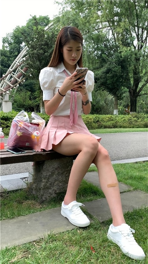 （视频）粉色短裙美眉 [8.52G/MP4]