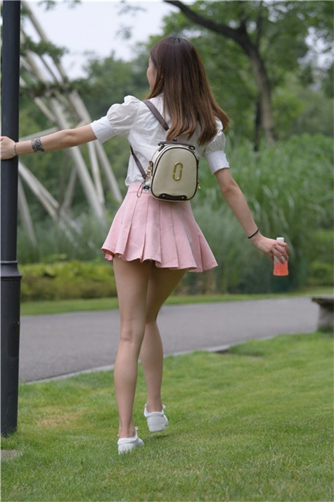 （套图）粉色短裙美眉 (723P)[14.81G/JPG]