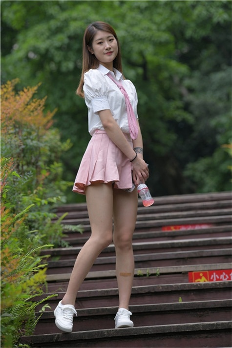 （套图）粉色短裙美眉 (723P)[14.81G/JPG]