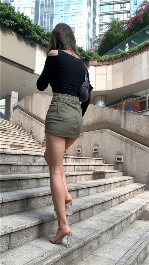 （视频）绿色短裙女孩 [11.19G/MP4]