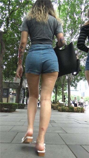 4K超清视频！烈焰双臀[MP4/2.44GB]