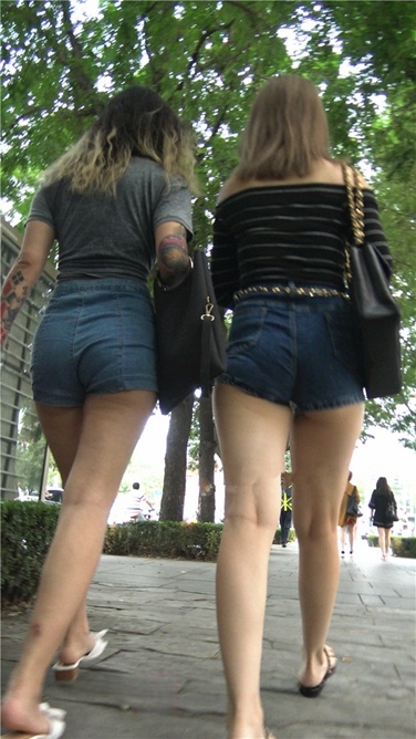 4K超清视频！烈焰双臀[MP4/2.44GB]