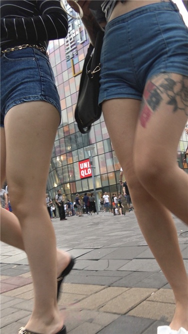 4K超清视频！烈焰双臀[MP4/2.44GB]