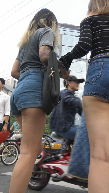 4K超清视频！烈焰双臀[MP4/2.44GB]