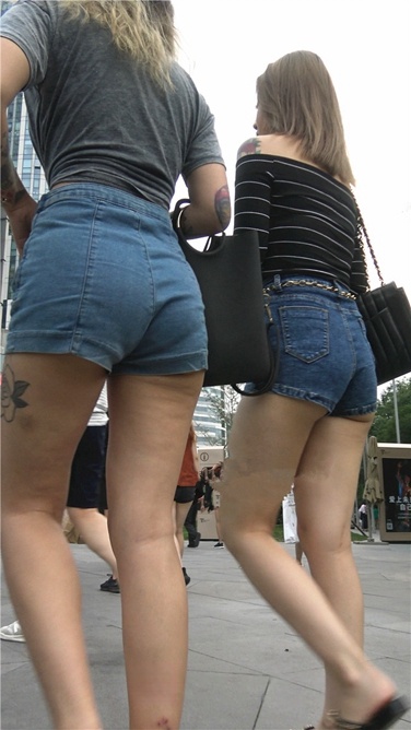 4K超清视频！烈焰双臀[MP4/2.44GB]