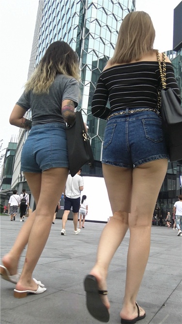 4K超清视频！烈焰双臀[MP4/2.44GB]