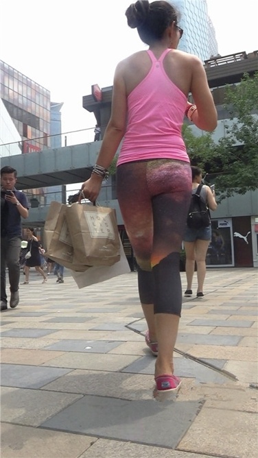 动感十足的紧身健美裤shaofu（被发现了）[MP4/498MB]