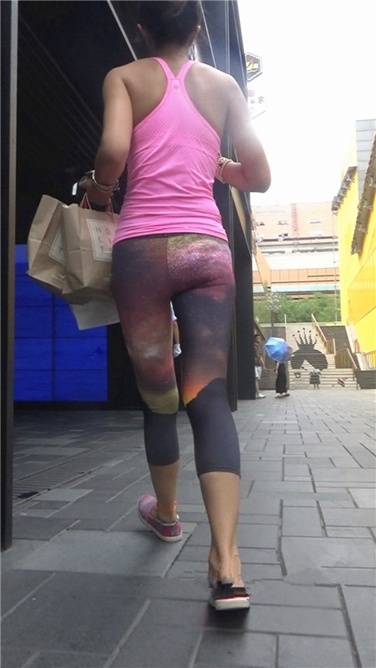 动感十足的紧身健美裤shaofu（被发现了）[MP4/498MB]