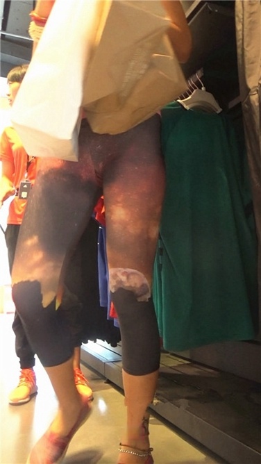 动感十足的紧身健美裤shaofu（被发现了）[MP4/498MB]