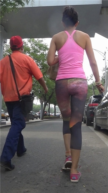 动感十足的紧身健美裤shaofu（被发现了）[MP4/498MB]