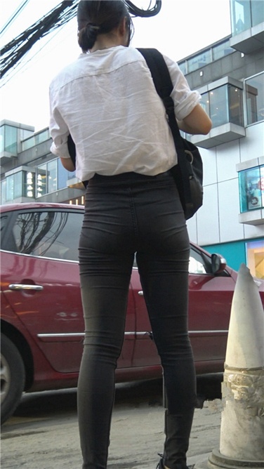 4K超清！喧扰的街头安静的你[MP4/2GB]