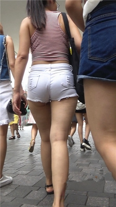 清纯的外表下，有着诱人的身材[MP4/598MB]