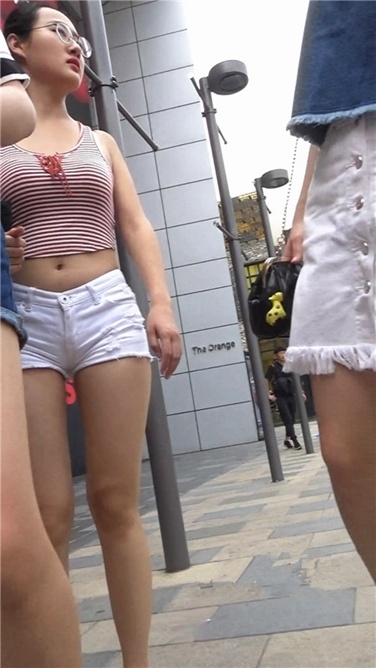 清纯的外表下，有着诱人的身材[MP4/598MB]