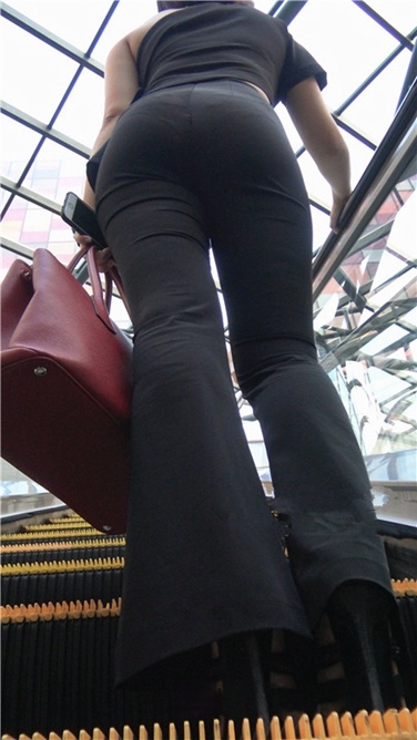 4K超清视频！丰腴紧身黑裤[MP4/954MB]