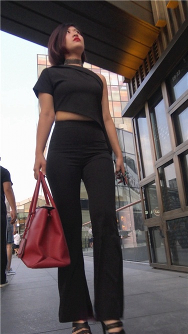 4K超清视频！丰腴紧身黑裤[MP4/954MB]