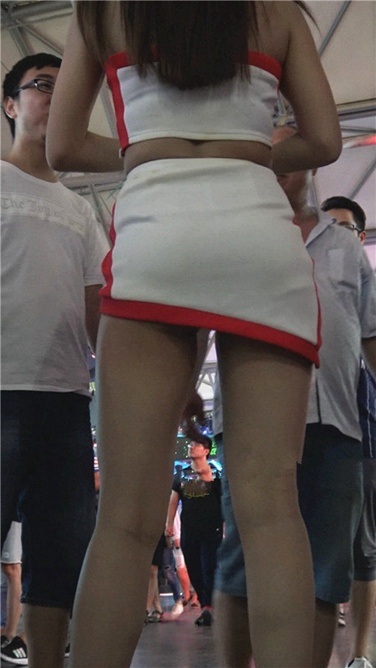 4K超清视频！CJ红高跟紧身短裤美眉[MP4/2GB]