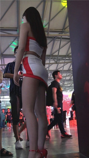 4K超清视频！CJ红高跟紧身短裤美眉[MP4/2GB]