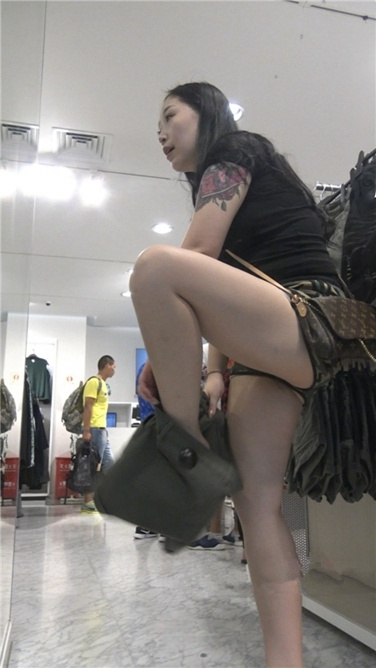 4K超清！迷彩热裤肥屯纹身shaofu买衣[MP4/4GB]