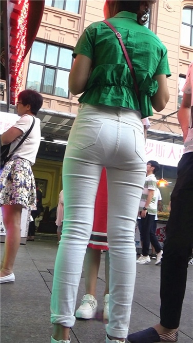 细腰美臀紧身白裤shaofu[MP4/494MB]