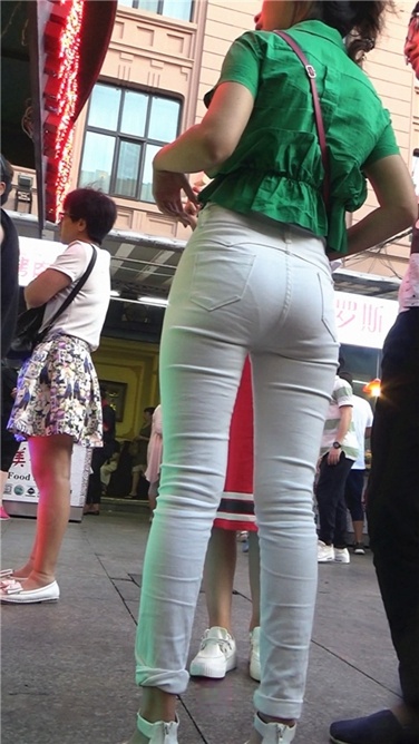 细腰美臀紧身白裤shaofu[MP4/494MB]