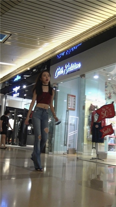 4K超清！极品喇叭紧牛路脐长发大美女[MP4/4GB]