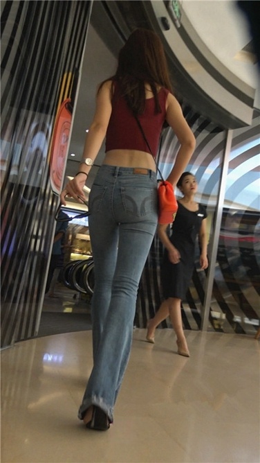 4K超清！极品喇叭紧牛路脐长发大美女[MP4/4GB]