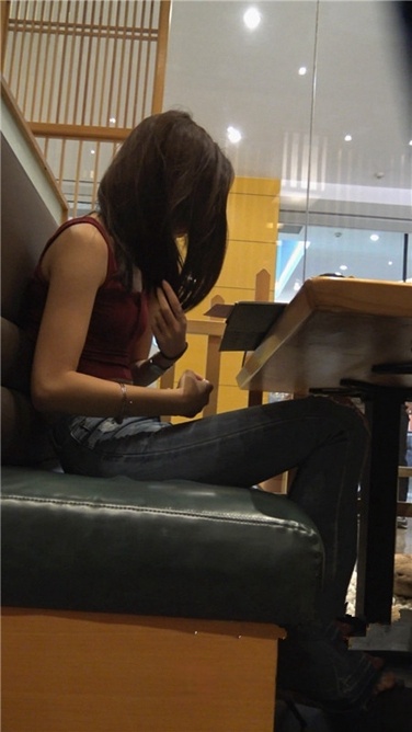 4K超清！极品喇叭紧牛路脐长发大美女[MP4/4GB]