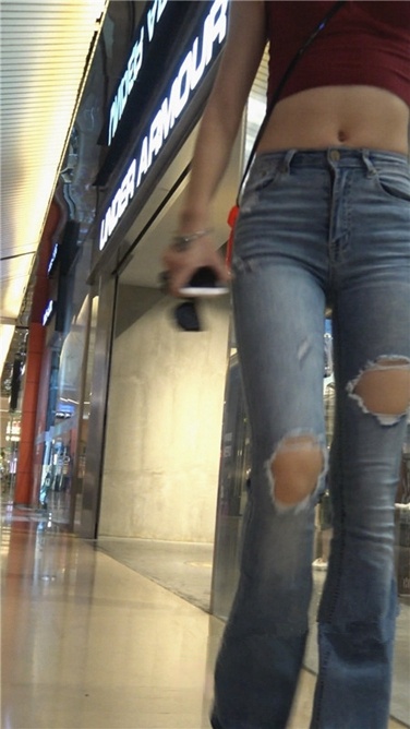 4K超清！极品喇叭紧牛路脐长发大美女[MP4/4GB]